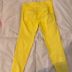 Vibrant Yellow Leggings for Everyday Comfort